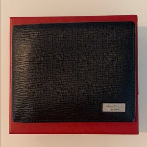 Salvatore Ferragamo men’s wallet black/red inside